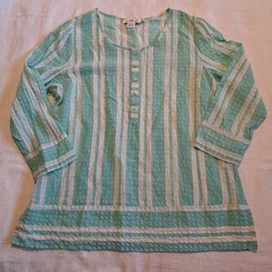 Vineyard Vines women's size Medium light green with white stripe design, EUC